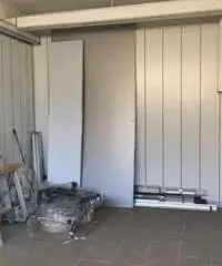 Affitto Magazzino in via monza 8