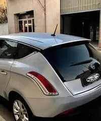 LANCIA Delta 1.6 MJT DPF Gold/Platinum