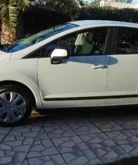 PEUGEOT 3008 1.6 HDi 110CV cambio robotizzato Business