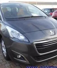 PEUGEOT 5008 1.6BlueHDi 120 S&S Business
