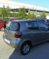 TOYOTA Yaris 1.0i 16V 5 porte Sol