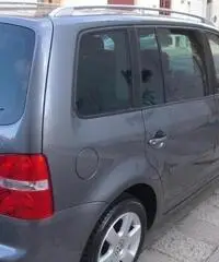 VOLKSWAGEN Touran 16V TDI DSG Highline