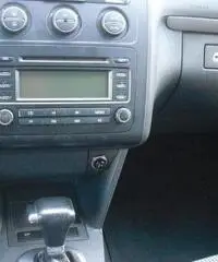 VOLKSWAGEN Touran 16V TDI DSG Highline