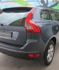 Volvo XC60 2.4 D 175 CV FWD DRIVe Kinetic