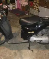 Aprilia Scarabeo 50 De Luxe del 2000 km 22640 con bauletto