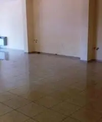 Locale commerciale Altro in Vendita