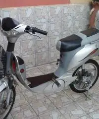 scooter elettrico vari colori e con batteria nuova e non assicurazione