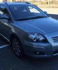 TOYOTA Avensis 2.2 D-4D 16V Station Wagon