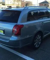 TOYOTA Avensis 2.2 D-4D 16V Station Wagon