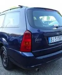 FORD Focus 1.6i 16v cat SW Ambiente