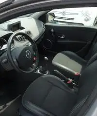 RENAULT Clio 1.2 16V 5 porte Dynamique