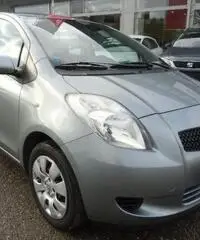 TOYOTA Yaris 1.0 5 porte Sol