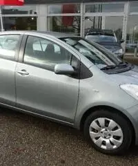 TOYOTA Yaris 1.0 5 porte Sol