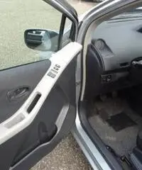 TOYOTA Yaris 1.0 5 porte Sol