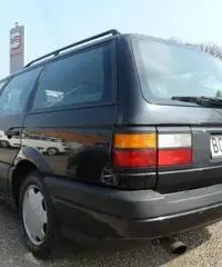 VOLKSWAGEN Passat 1800i Variant GL