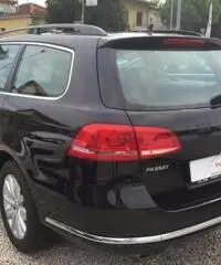 VOLKSWAGEN Passat Var. 2.0 TDI Comfortline BlueM.Tech. KM. 0