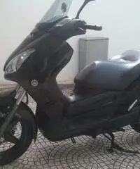 Scooter YAMAHA X-MAX 125cc anno 2009 quasi nuovo