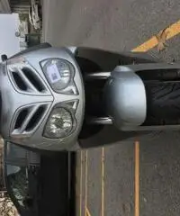 VENDO APRILIA SPORTCITY 200