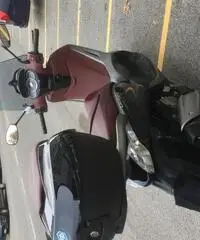 VENDO BEVERLY 350 CON BAULETTO E PARABREZZA ORIGINALI