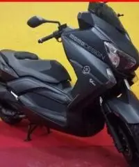 YAMAHA X-Max 400 Momo Design nero - 4602