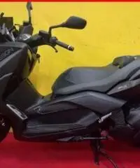 YAMAHA X-Max 400 Momo Design nero - 4602