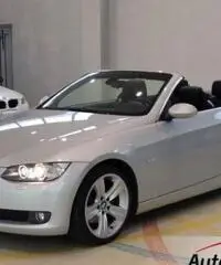 BMW 320 I CABRIOLET ATTIVA 170 CV E93 Interno in pelle Fari allo Xeno Cruise control Cerchi in lega 