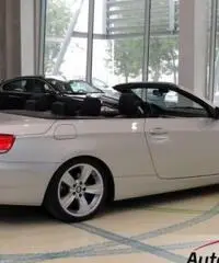 BMW 320 I CABRIOLET ATTIVA 170 CV E93 Interno in pelle Fari allo Xeno Cruise control Cerchi in lega 