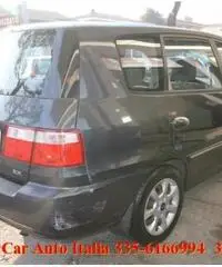 KIA Carens 1.8 16V EX Comfort CLIMATRONIC Radio CD per COMM.