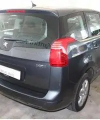 PEUGEOT 5008 2.0 HDi 150CV NAVI. GARANZIA 12 MESI