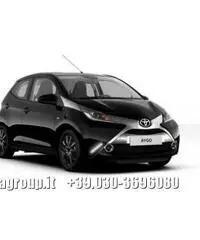 TOYOTA Aygo 1.0 VVT-i 69 CV 5 p. MT x-play