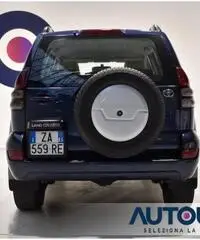 TOYOTA Land Cruiser 3.0 D-4D 5 PORTE AUT WAGON 4X4 8 POSTI PELLE CRUIS