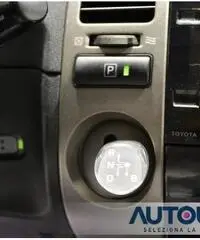 TOYOTA Prius 1.5I HYBRID AUT NEOPATENT NAVI SENS CRUISE TELECAM