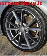 AUDI A4 Avant 2.7 V6 TDI  mult. Advanced (Navi,DVD,Pelle)