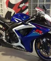 SUZUKI GSX R 750 .