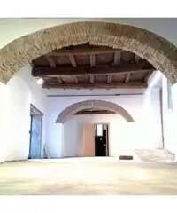 Viterbo Centro ZTL Negozio 190mq prossimita P.za delle Erbe