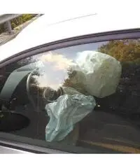 Vendesi auto incidentata