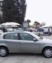 Alfa Romeo 147 147 1.6 16V TS (105) 5 porte Distinctive