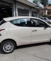 Lancia Ypsilon 1.2 69 CV 5 porte Gold X NEOPATENTATI