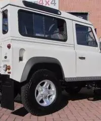 LAND ROVER Defender 90 2.4 TD4 Station Wagon E