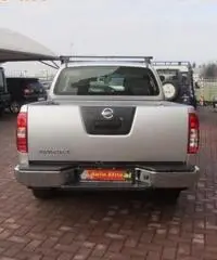 NISSAN Navara 2.5 dCi 4 porte Double Cab LE