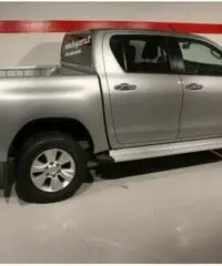 TOYOTA Hilux 2.4 D-4D 4WD 4 porte Double Cab Lounge