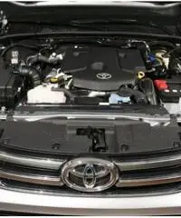 TOYOTA Hilux 2.4 D-4D 4WD 4 porte Double Cab Lounge