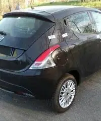 LANCIA Ypsilon 1.2 69 CV 5 porte Silver