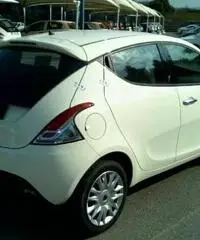 LANCIA Ypsilon 1.2 69 CV 5 porte Silver