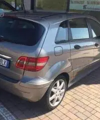 Mercedes B180 cerchi 17 2016 grigia