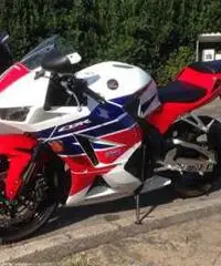 Honda CBR600RR 2012 con carene 2013