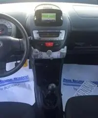 TOYOTA Aygo 1.0 12V VVT-i Connect Navi!