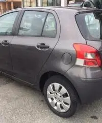 TOYOTA Yaris 1.0 5 porte Now