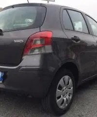TOYOTA Yaris 1.0 5 porte Now