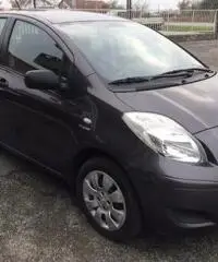 TOYOTA Yaris 1.0 5 porte Now